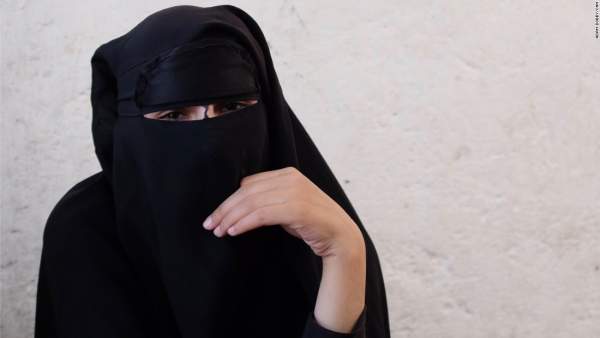Cô dâu IS kể sự “ghê tởm” khi sống cùng chồng khủng bố 3