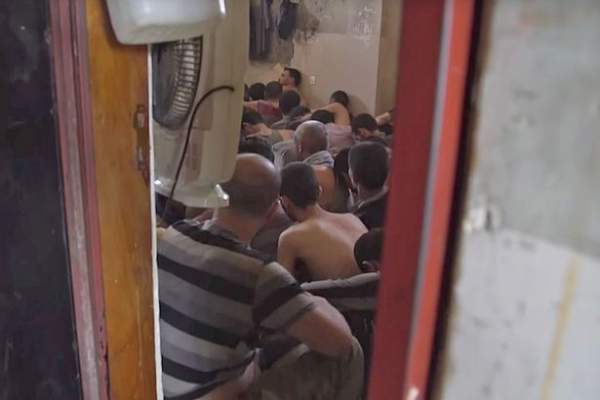 Cảnh nhồi khủng bố IS đến "không thở được" trong tù Iraq 5