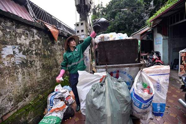 "Khủng hoảng" rác thải, phố Thủ đô ngập chìm trong… rác             2
