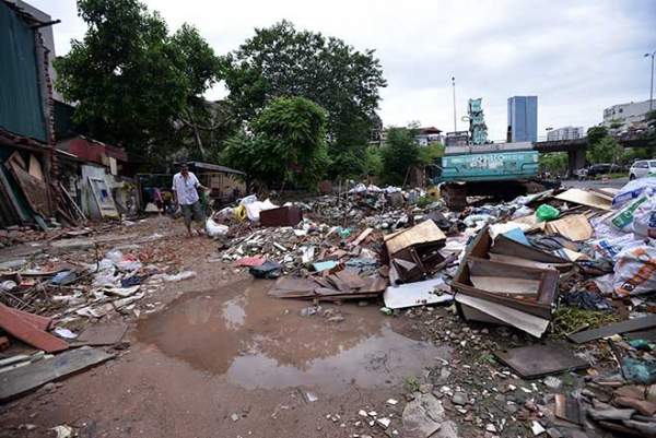 "Khủng hoảng" rác thải, phố Thủ đô ngập chìm trong… rác             5