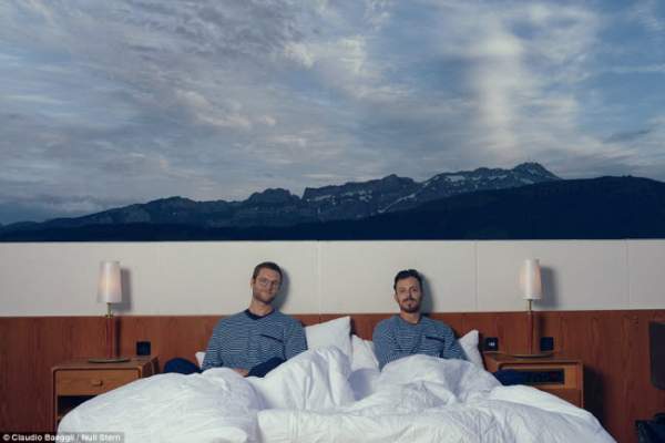 Lạ lùng khách sạn không có gì ngoài giường trên núi Alps 7