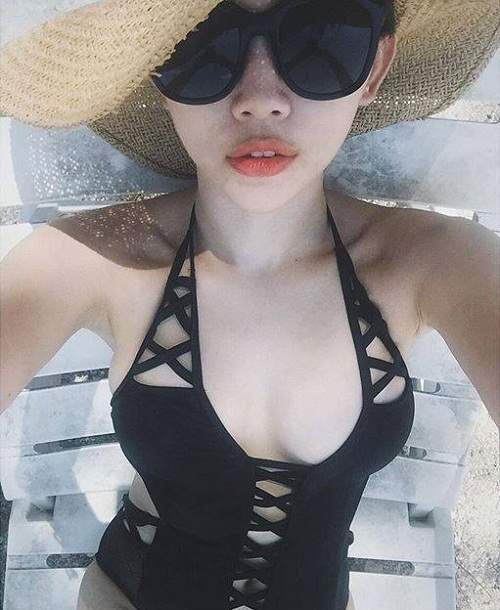 Tóc Tiên mặc bikini sexy vô bờ bến, hồn nhiên chơi bập bênh 2