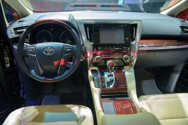Toyota Alphard tại Việt Nam chốt giá 3,533 tỷ đồng 3