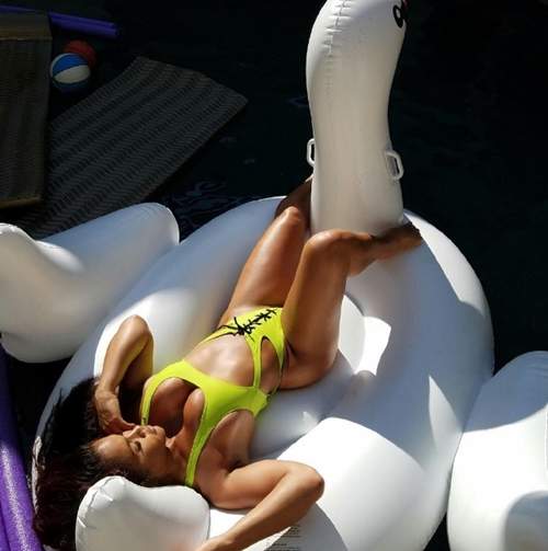 “Nàng dâu hụt” nhà Kardashian đẹp phồn thực với những bộ bikini siêu hiểm hóc 7