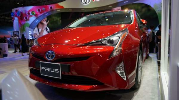 Cận cảnh "xe xanh" Toyota Prius 2017 ở Việt Nam 3