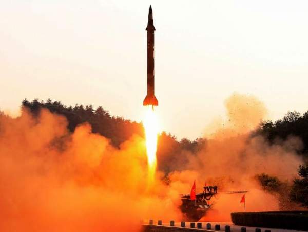 Mỹ mắc bẫy Triều Tiên nếu đánh chặn tên lửa Hwasong-12?