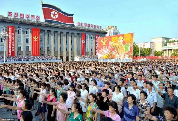 Vạn dân Triều Tiên đổ ra đường ủng hộ ông Kim Jong-un