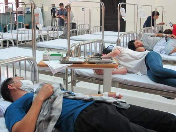 Bệnh nhân nằm la liệt ở hành lang vì sốt xuất huyết hoành hành 21