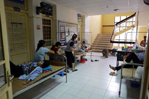 Bệnh nhân nằm la liệt ở hành lang vì sốt xuất huyết hoành hành 9