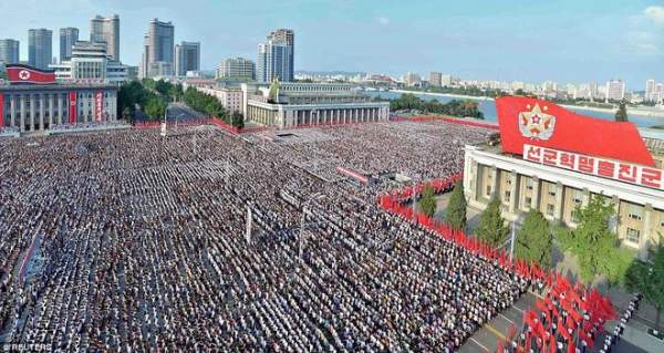Vạn dân Triều Tiên đổ ra đường ủng hộ ông Kim Jong-un 2