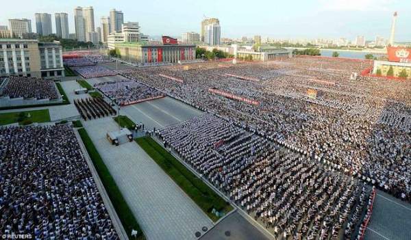Vạn dân Triều Tiên đổ ra đường ủng hộ ông Kim Jong-un 3