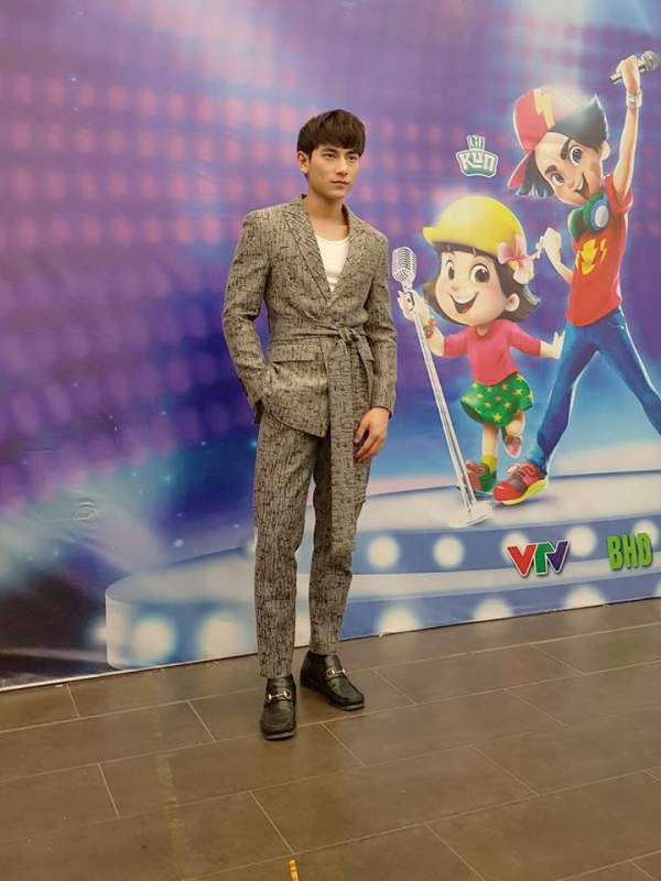 Isaac "điệu rơi điệu rụng" khi đi chấm thi chung kết Vietnam Idol Kids 3