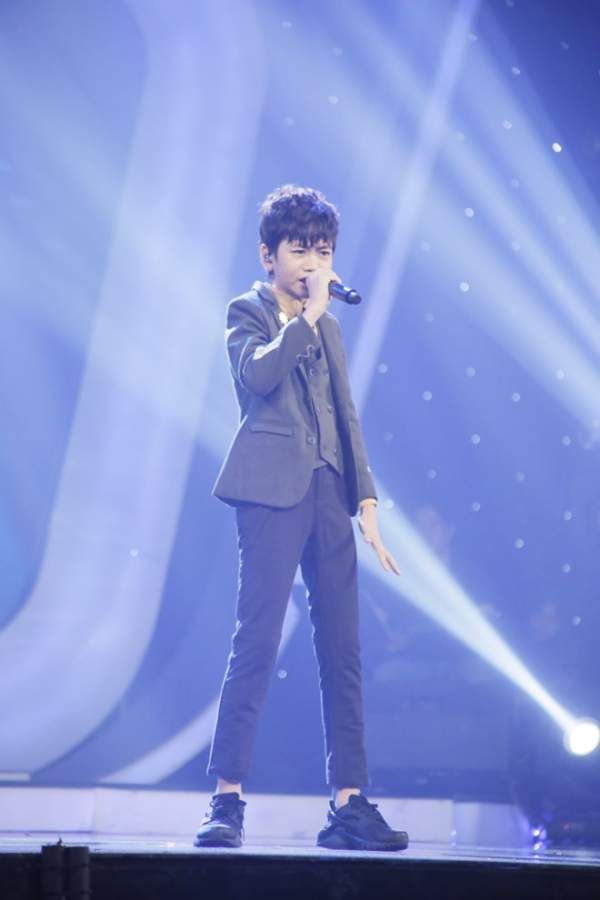 Khoe đủ tài lẻ, cậu bé 12 tuổi giành giải 300 triệu của Vietnam Idol Kids 6