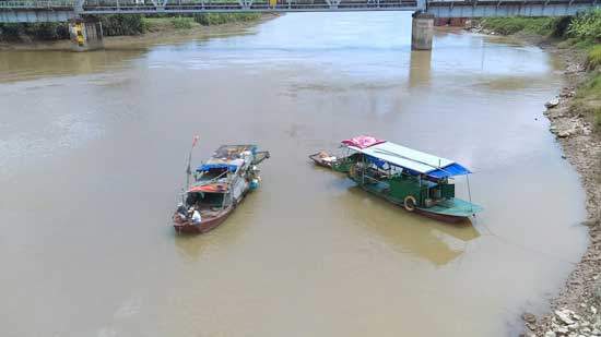 Nam thanh niên bất ngờ nhảy sông Kinh Thầy mất tích 2