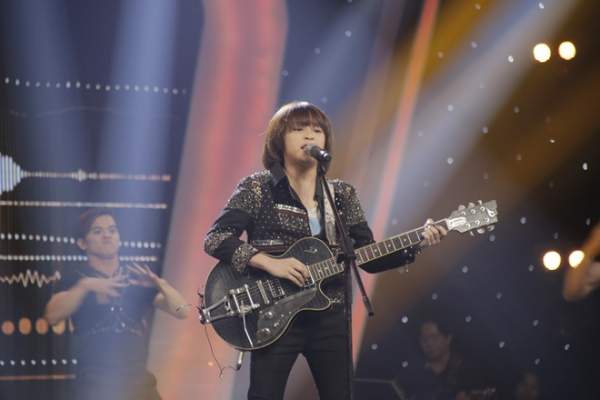 Khoe đủ tài lẻ, cậu bé 12 tuổi giành giải 300 triệu của Vietnam Idol Kids 2