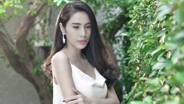 Tuổi thơ cơm chan nước mắt của 3 người đẹp giàu có trong showbiz Việt 3