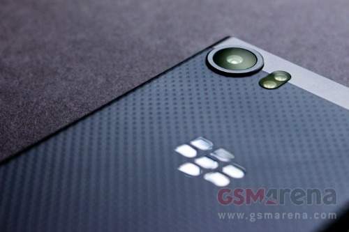 Ngắm BlackBerry KEYone bản màu đen hạn chế 5