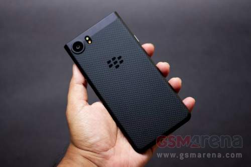 Ngắm BlackBerry KEYone bản màu đen hạn chế 9