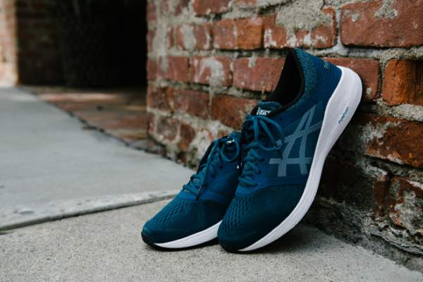 Giày chạy bộ siêu nhẹ ASICS - giúp người chạy duy trì tốc độ vượt trội 3