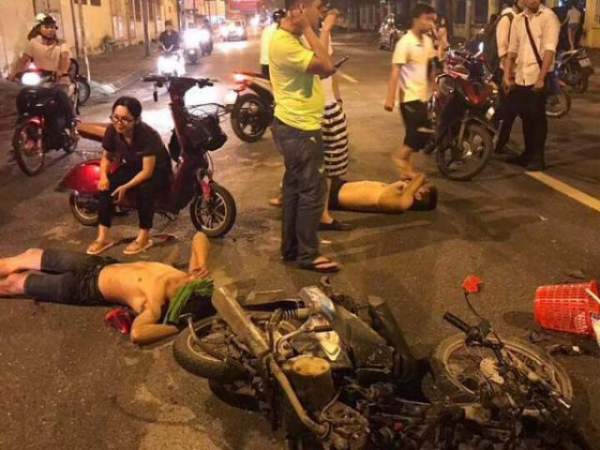 Va chạm khủng khiếp tại giao lộ, 2 cô gái cùng thanh niên chết tức tưởi 4