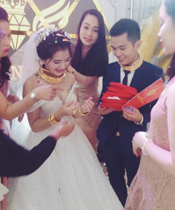 Nghệ An: Cặp đôi được tặng 10 cây vàng, xe hơi, biệt thự tại đám cưới