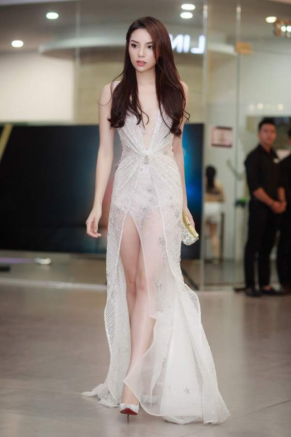 Hoa hậu Kỳ Duyên lần đầu mặc mỏng tang, khoe dáng nữ thần 7