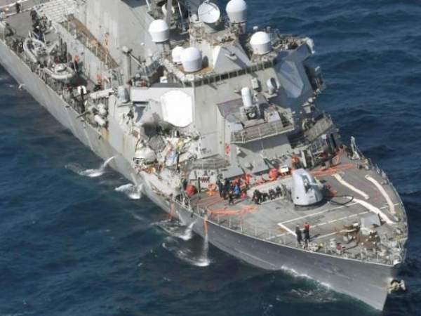 Tàu chiến Mỹ đâm tàu buôn, 10 thủy thủ hải quân mất tích 2