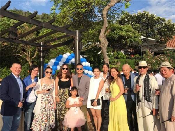 Mỹ Tâm quậy tưng bừng trong tiệc cưới đạo diễn Nguyễn Tranh và vợ kém 25 tuổi 12