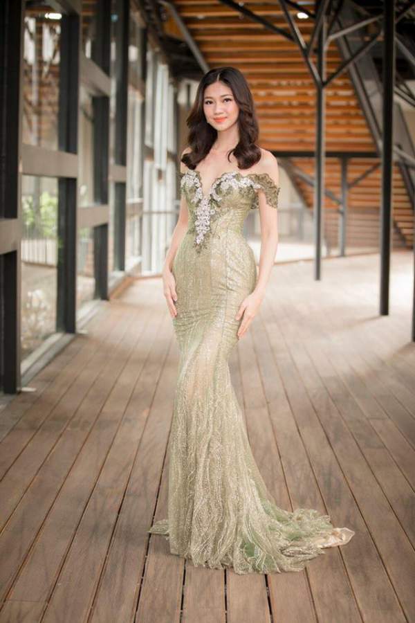 Váy khoe vòng 1 đầy đặn của "bạn gái Noo Phước Thịnh" đẹp nhất tuần 11