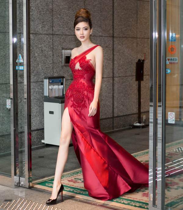 Váy táo bạo tiết lộ dáng sexy của "mỹ nữ Vũng Tàu đi xe 70 tỷ" 2