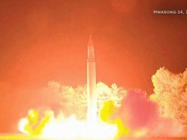 Kim Jong-un vỗ tay xem bắn tên lửa bay xa chưa từng thấy 8