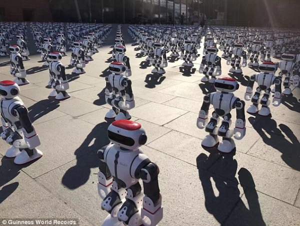 Hơn 1.000 robot lập kỉ lục thế giới vì nhảy đồng diễn