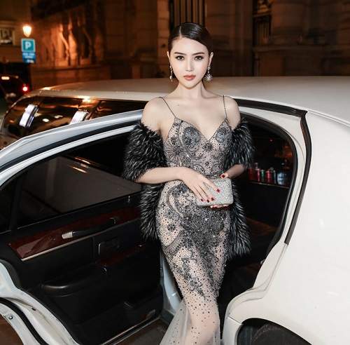 Váy táo bạo tiết lộ dáng sexy của "mỹ nữ Vũng Tàu đi xe 70 tỷ" 5