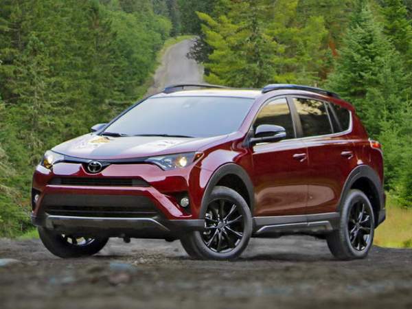 Toyota RAV4 Adventure có giá từ 652 triệu đồng