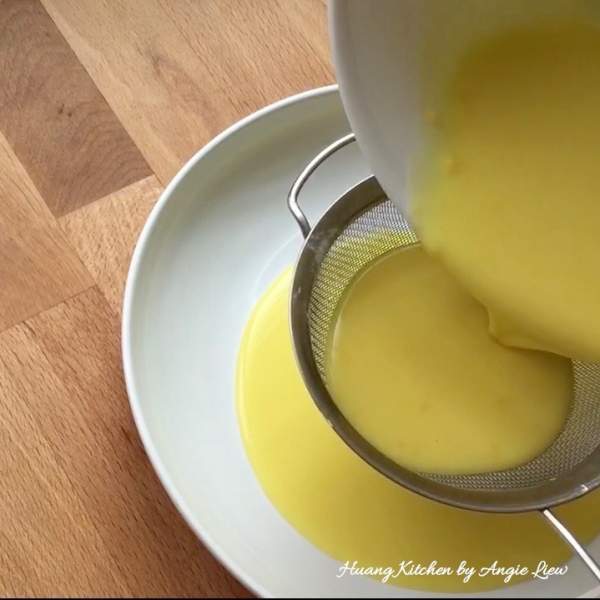Đổi vị với bánh dẻo lá dứa trứng muối thơm mềm ngon tuyệt 7