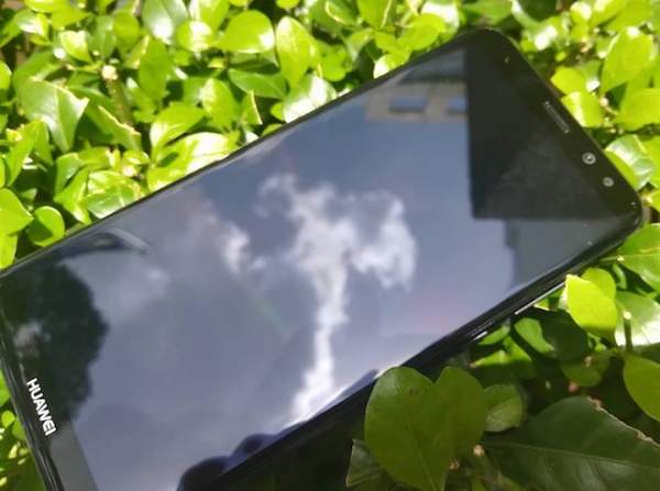 Rò rỉ ảnh rõ nét chiếc smartphone 4 camera đầu tiên của Huawei 3