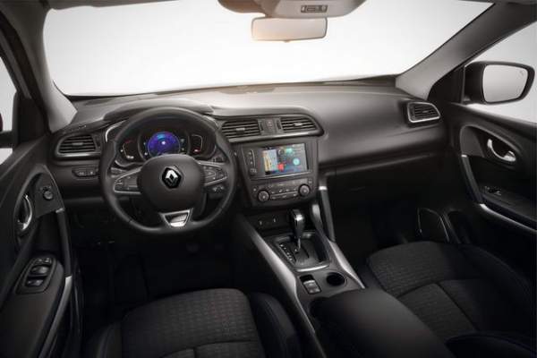 Renault Kadjar giá 607 triệu đồng thách thức Mazda CX-5 3