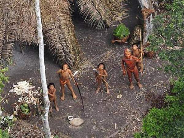 Nữ du khách Anh đi thuyền bị bộ lạc nguyên thủy Amazon giết 3