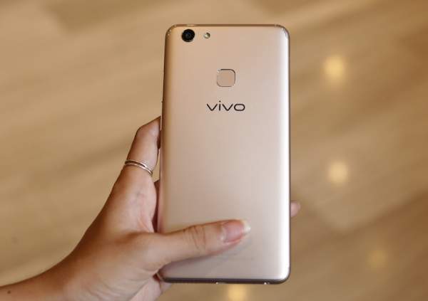 Vivo lần đầu ra mắt smartphone tràn màn hình, camera selfie 24MP 3