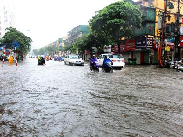 Áp thấp nhiệt đới sắp đổ bộ Quảng Ninh-Hải Phòng, Hà Nội mưa lớn 2