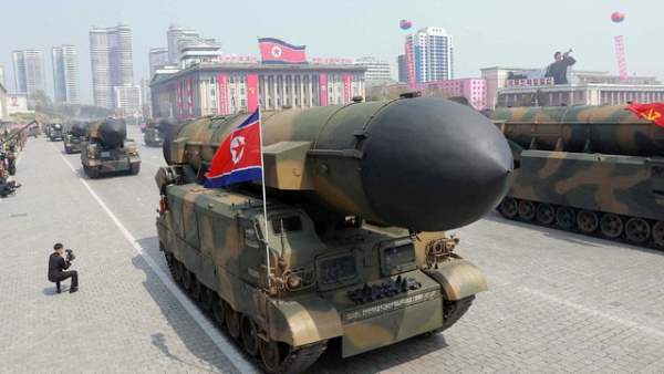 Ai làm cho tên lửa Triều Tiên gây choáng váng thế giới? 6