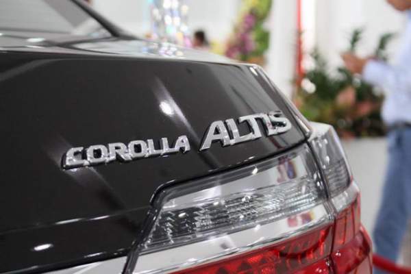 Giảm giá 40 triệu đồng, Toyota Corolla Altis 2.0V 2017 có gì? 9