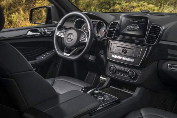 SUV hiệu suất cao Mercedes-AMG GLE43 giá 1,5 tỷ đồng 3