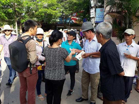 Khán giả, bảo vệ la hét, bỏ chạy tán loạn ở hội chọi trâu Đồ Sơn 5