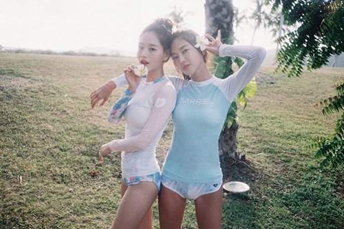 2 kiều nữ Hàn Quốc kín đáo vẫn đẹp với áo tắm thể thao 9