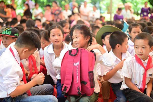 Monsanto trao quà cho học sinh nghèo vượt khó tỉnh Sơn La 4