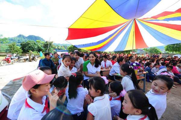 Monsanto trao quà cho học sinh nghèo vượt khó tỉnh Sơn La 2