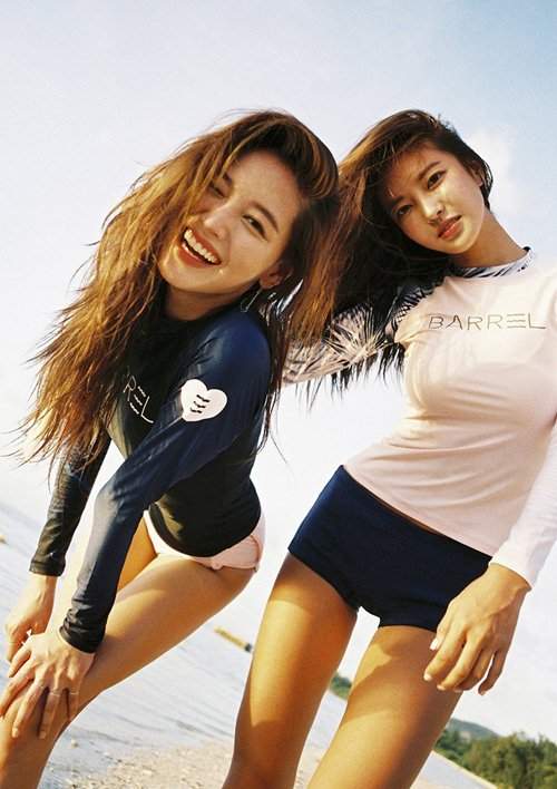 2 kiều nữ Hàn Quốc kín đáo vẫn đẹp với áo tắm thể thao 5