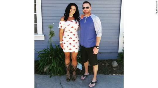Vụ thảm sát Las Vegas: Chồng xả thân che đạn cứu vợ 4