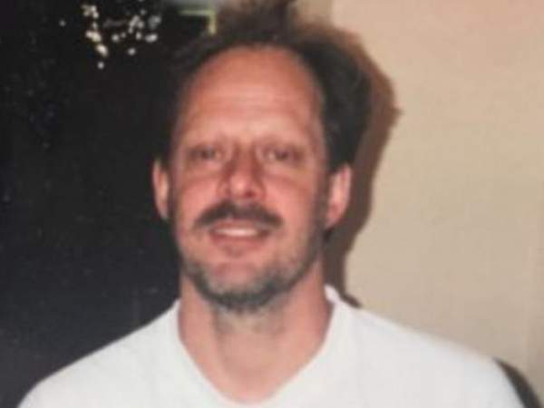 Vụ thảm sát Las Vegas: Chồng xả thân che đạn cứu vợ 6